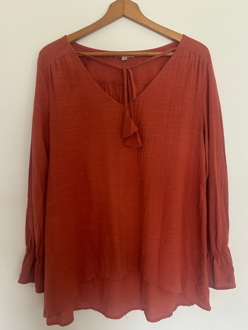 Gilli Rust Crepe V-Neck Blouse Tassel Tie Flared Cuff Boho Top Size L